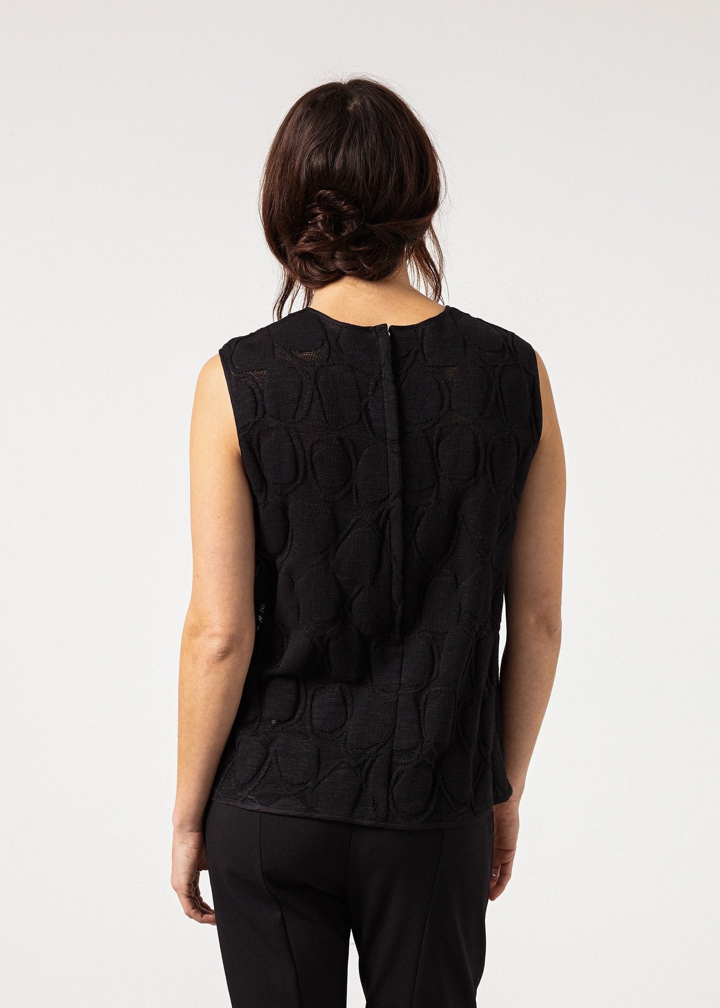 Camicetta circolare con zip sul retro in nero