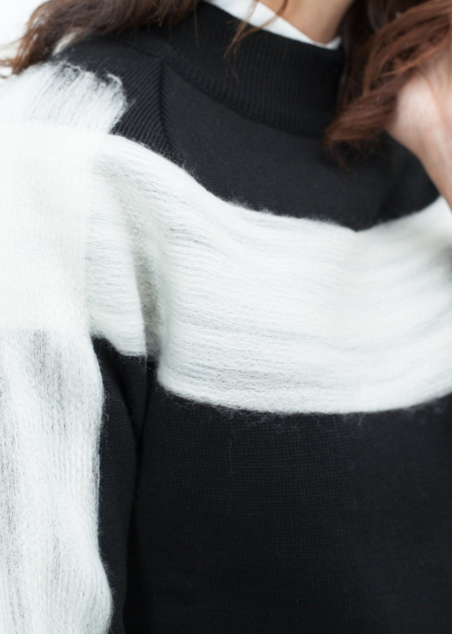 Kontrast gefilzter Pullover in Schwarz