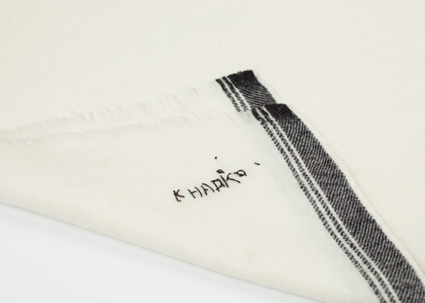 Eingefasster Wollschal in Off White