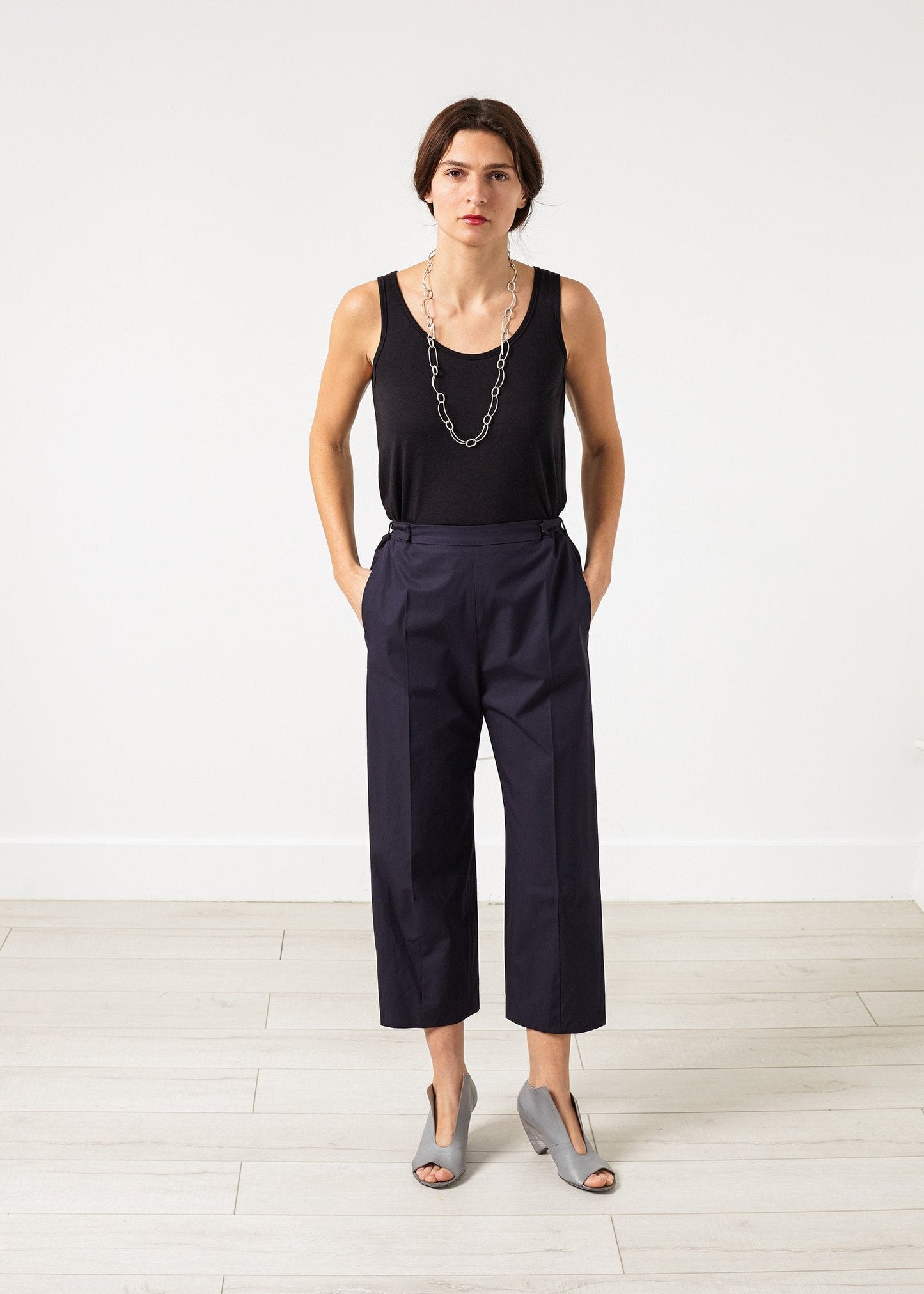 Pantaloni corti larghi in blu marino