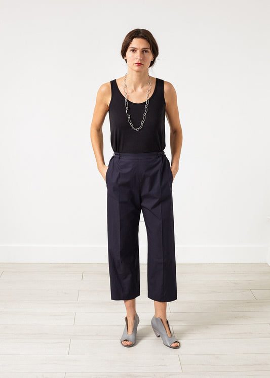 Pantalón ancho cropped en azul marino