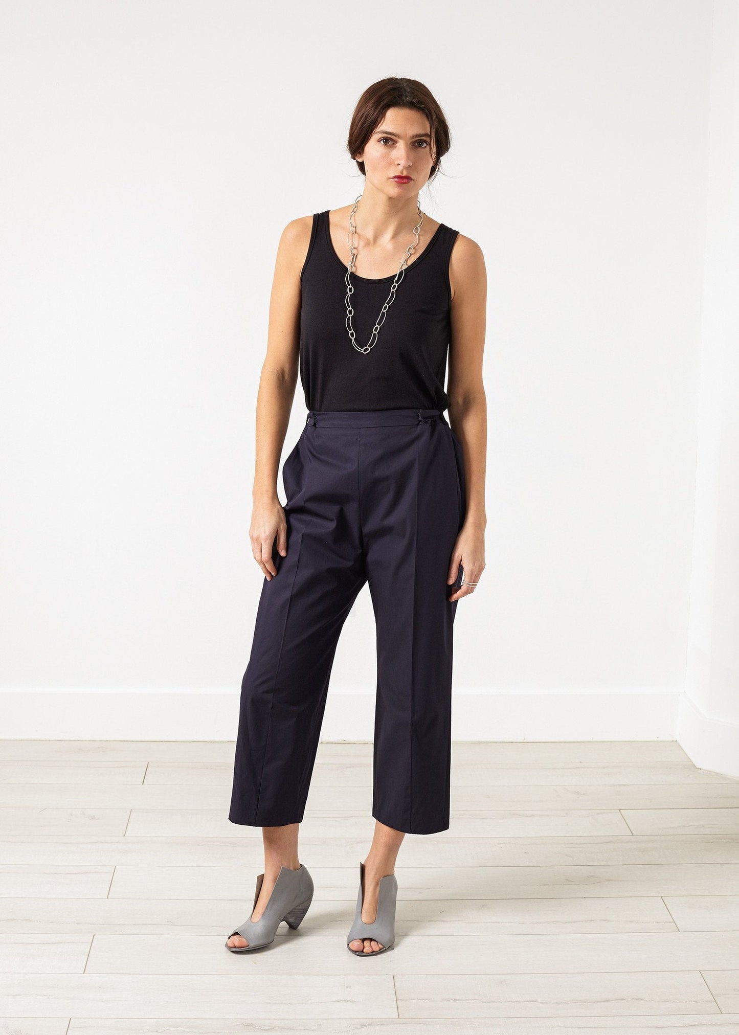 Pantaloni corti larghi in blu marino