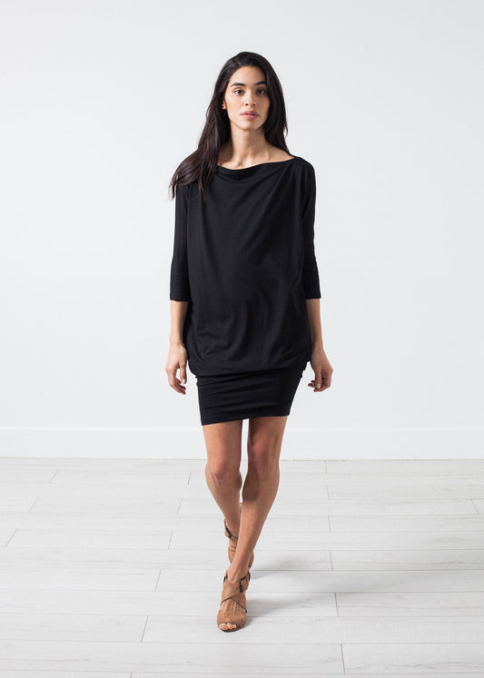 Konisches Kleid mit U-Boot-Ausschnitt