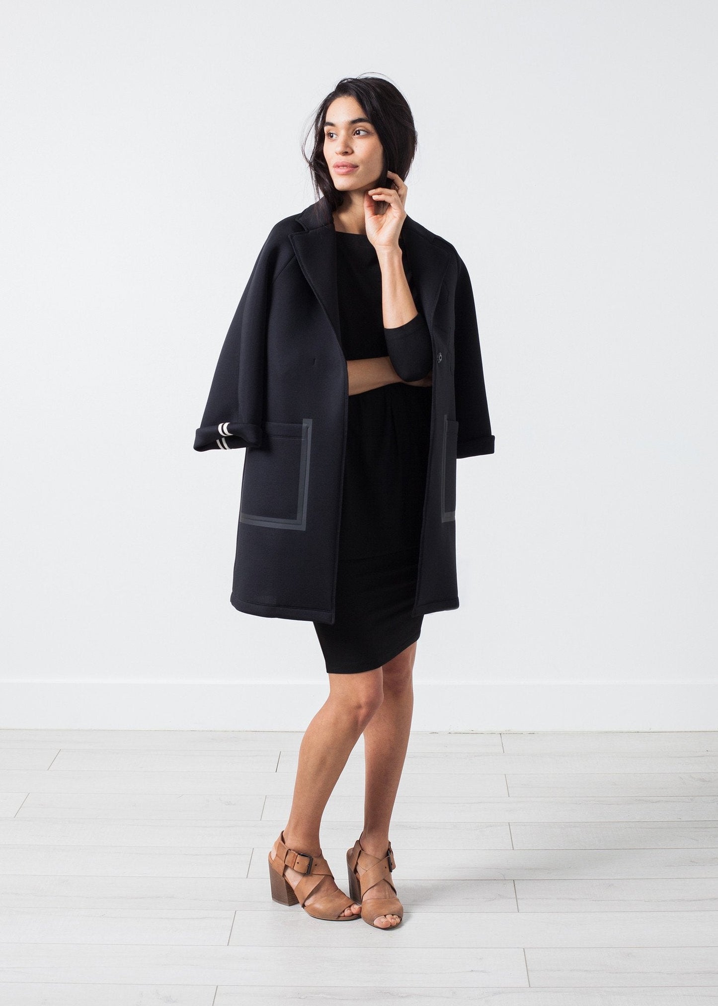 Avsmalnande klänning med båthals