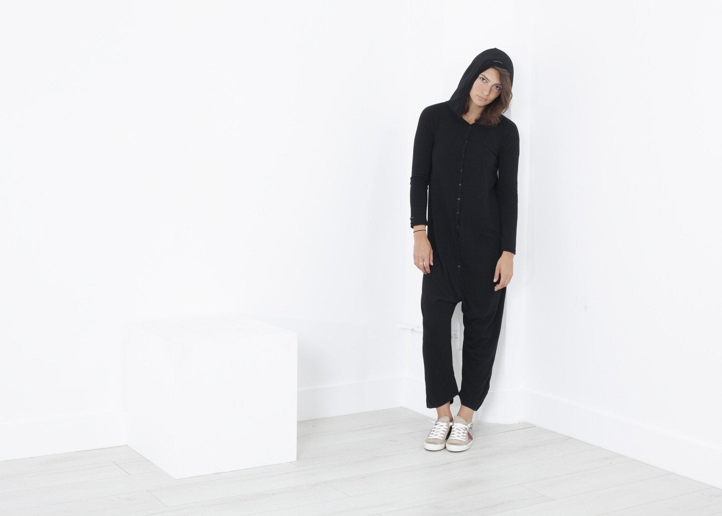 Strickoverall mit Kapuze in Schwarz 