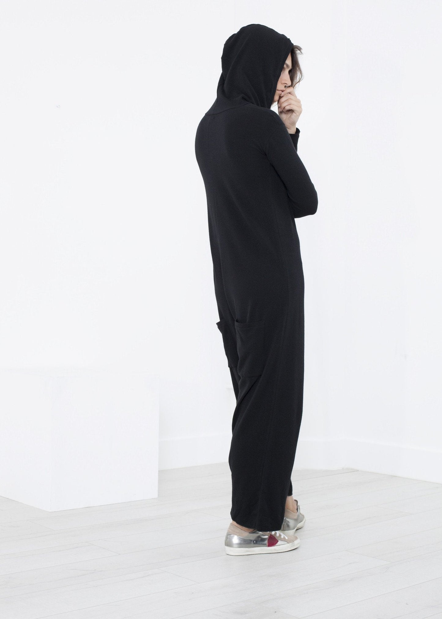 Strickoverall mit Kapuze in Schwarz 