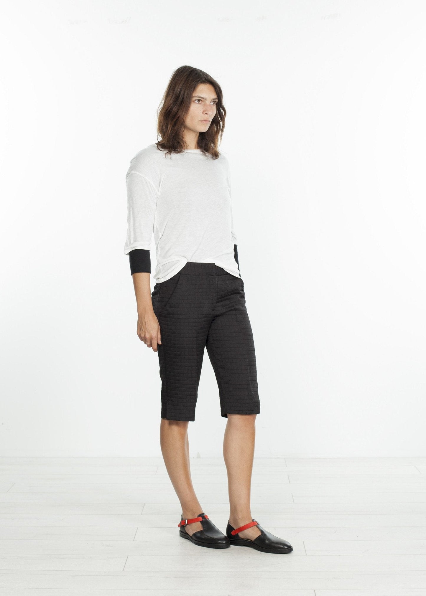Knie-Shorts mit quadratischen Nähten in Schwarz