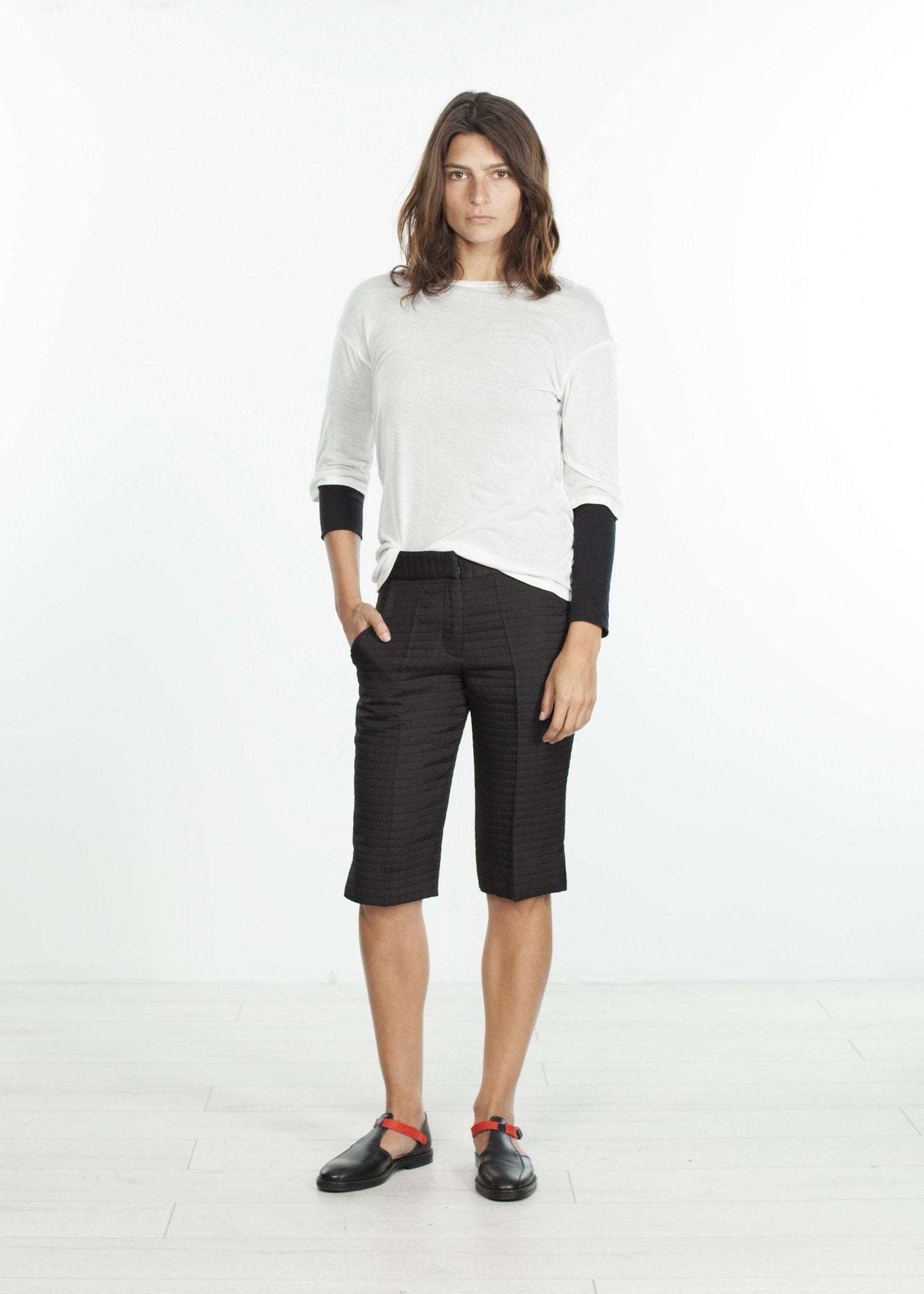 Knie-Shorts mit quadratischen Nähten in Schwarz