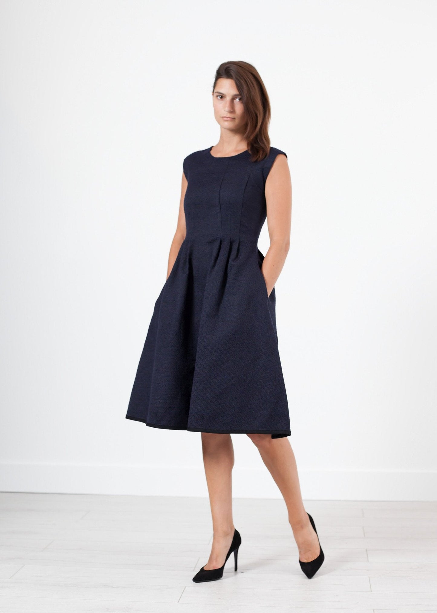 Plissiertes Rita-Kleid in Dunkelblau 