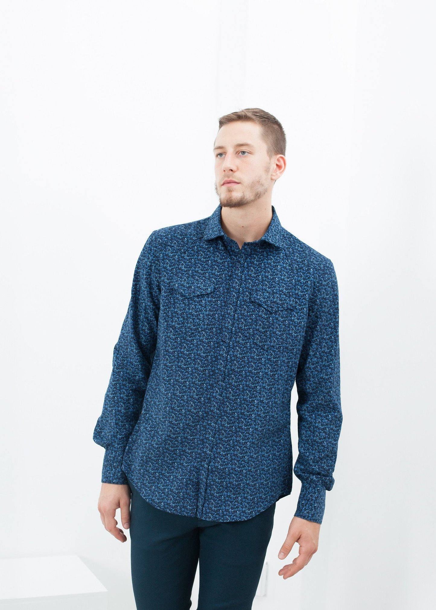 Western Arkansas Button-Up in Blau mit Blumenmuster