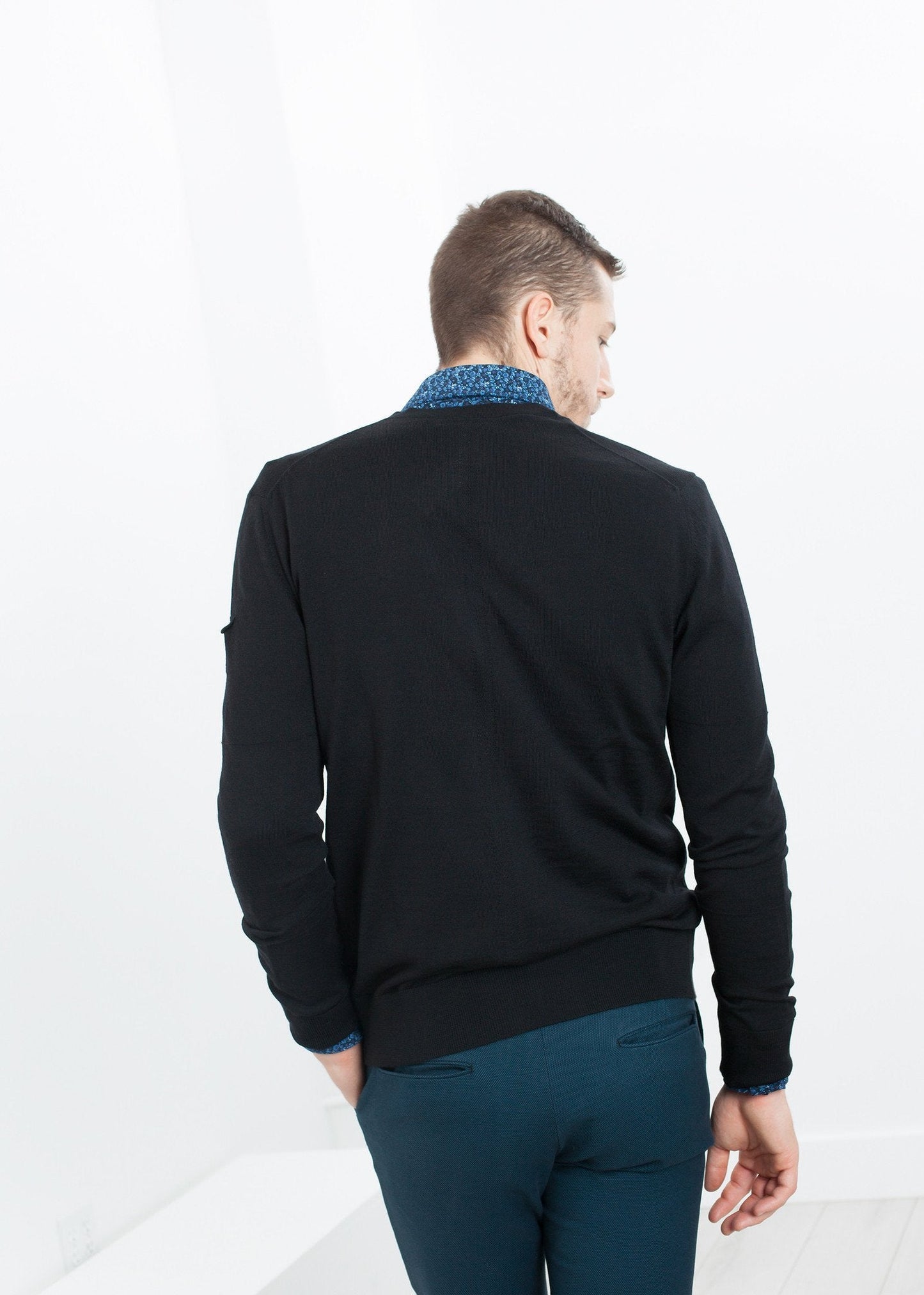 Hidden Placket Cardigan i Svart 
