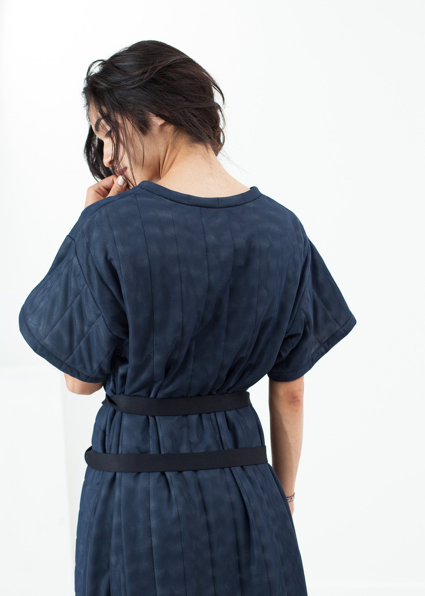 Abito t-shirt in rete trapuntata in blu navy