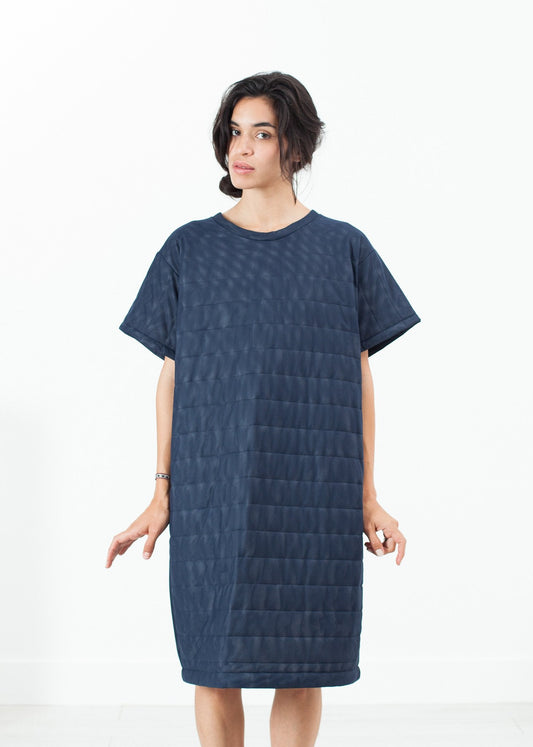 T-Shirt-Kleid aus gestepptem Mesh in Marineblau
