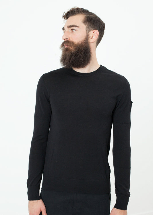 Pull boutonné aux épaules en noir