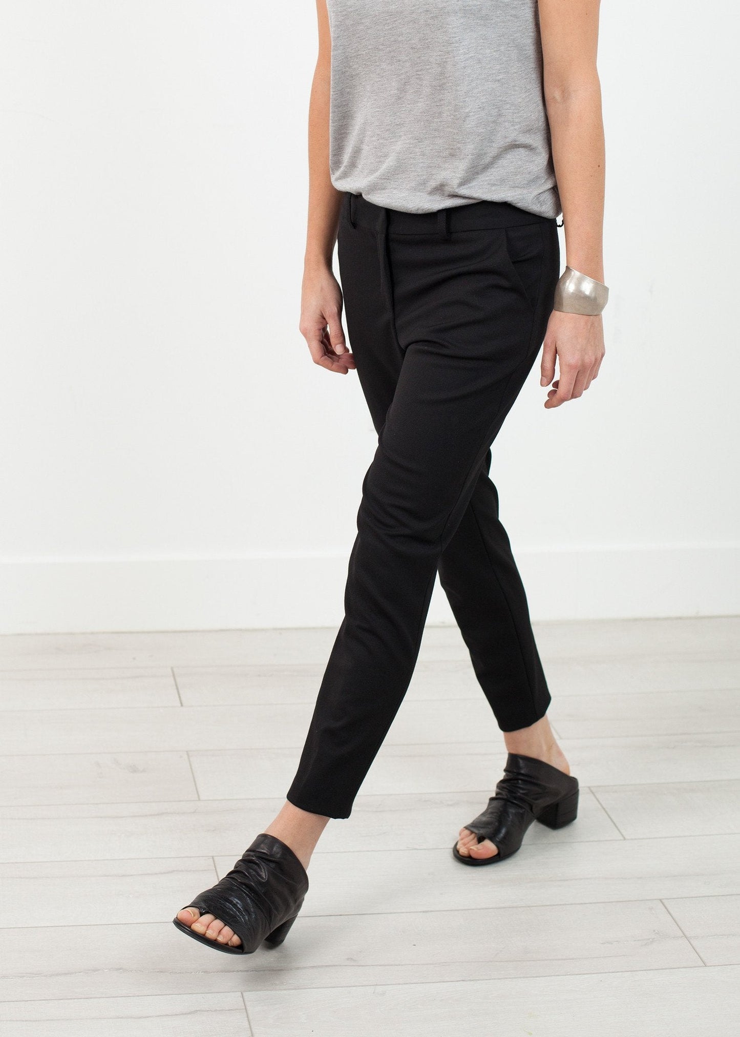 Pantalón ajustado elástico en negro