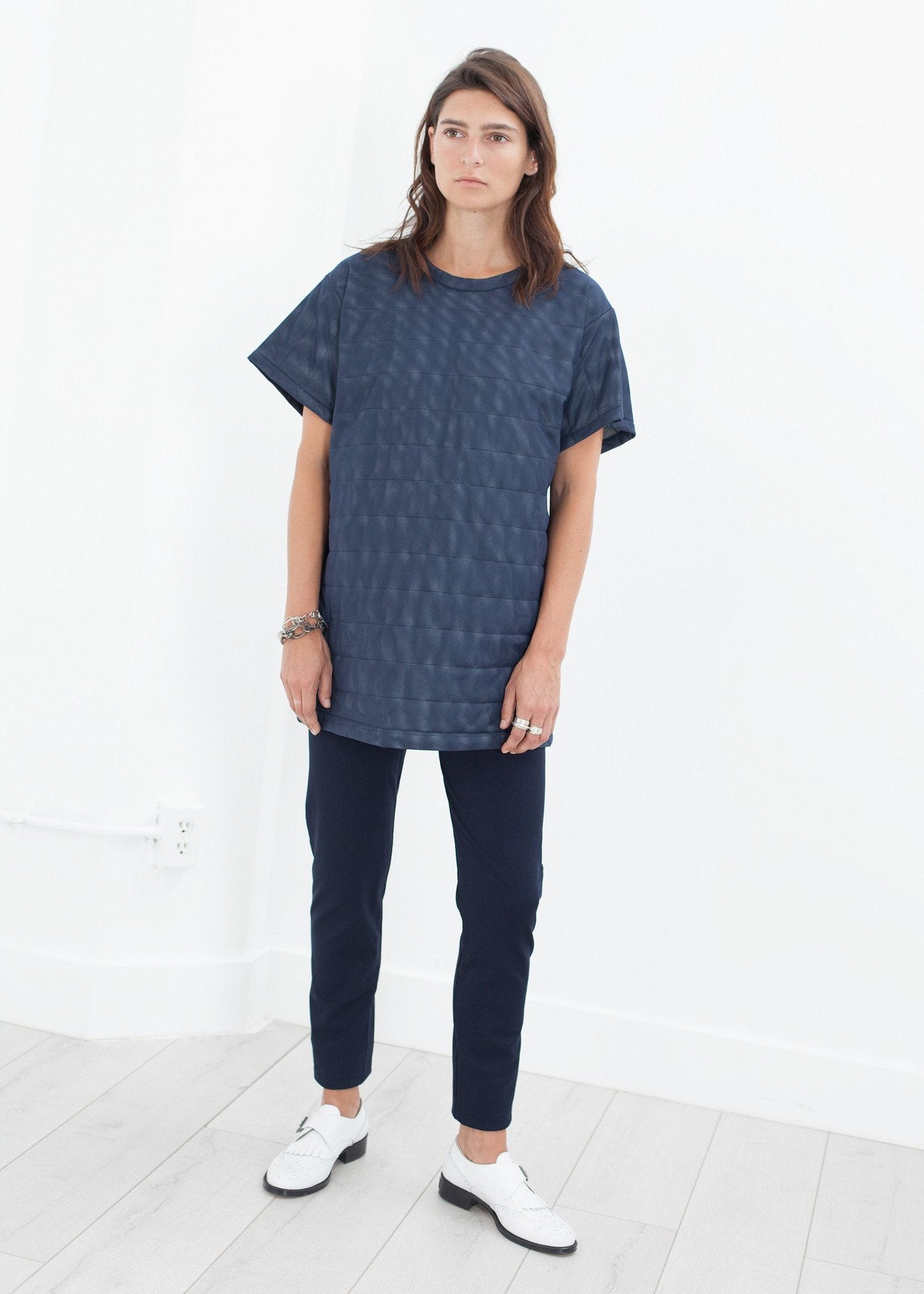 Mini abito in rete trapuntata in blu navy 