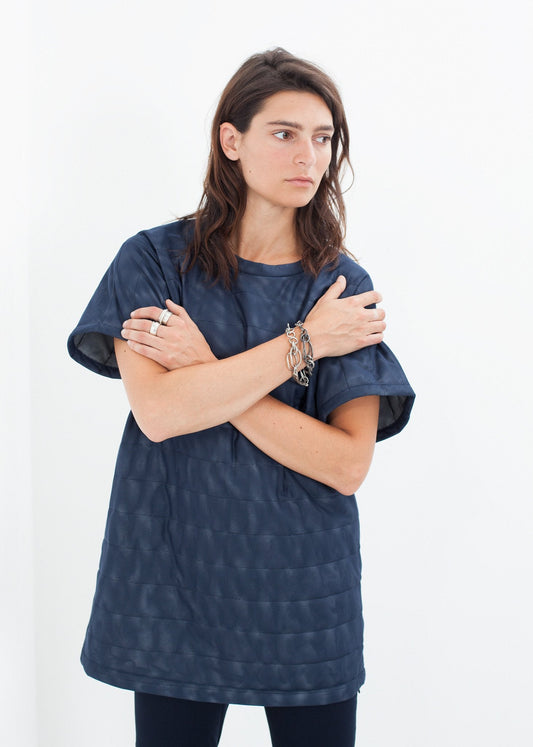 Mini-robe en maille matelassée en bleu marine