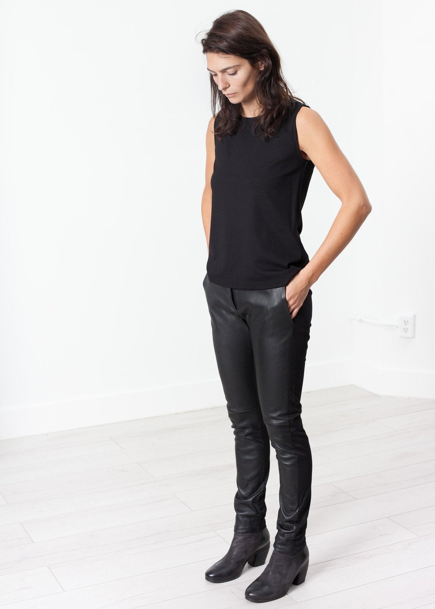 PANTALONES DE PIEL EN NEGRO