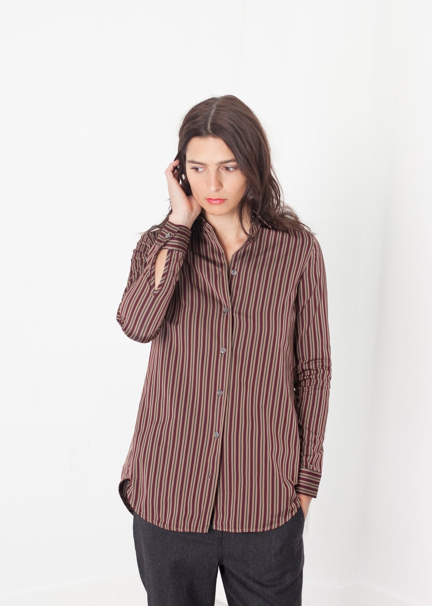 Glanz-Button-Up in Rot/Tan 
