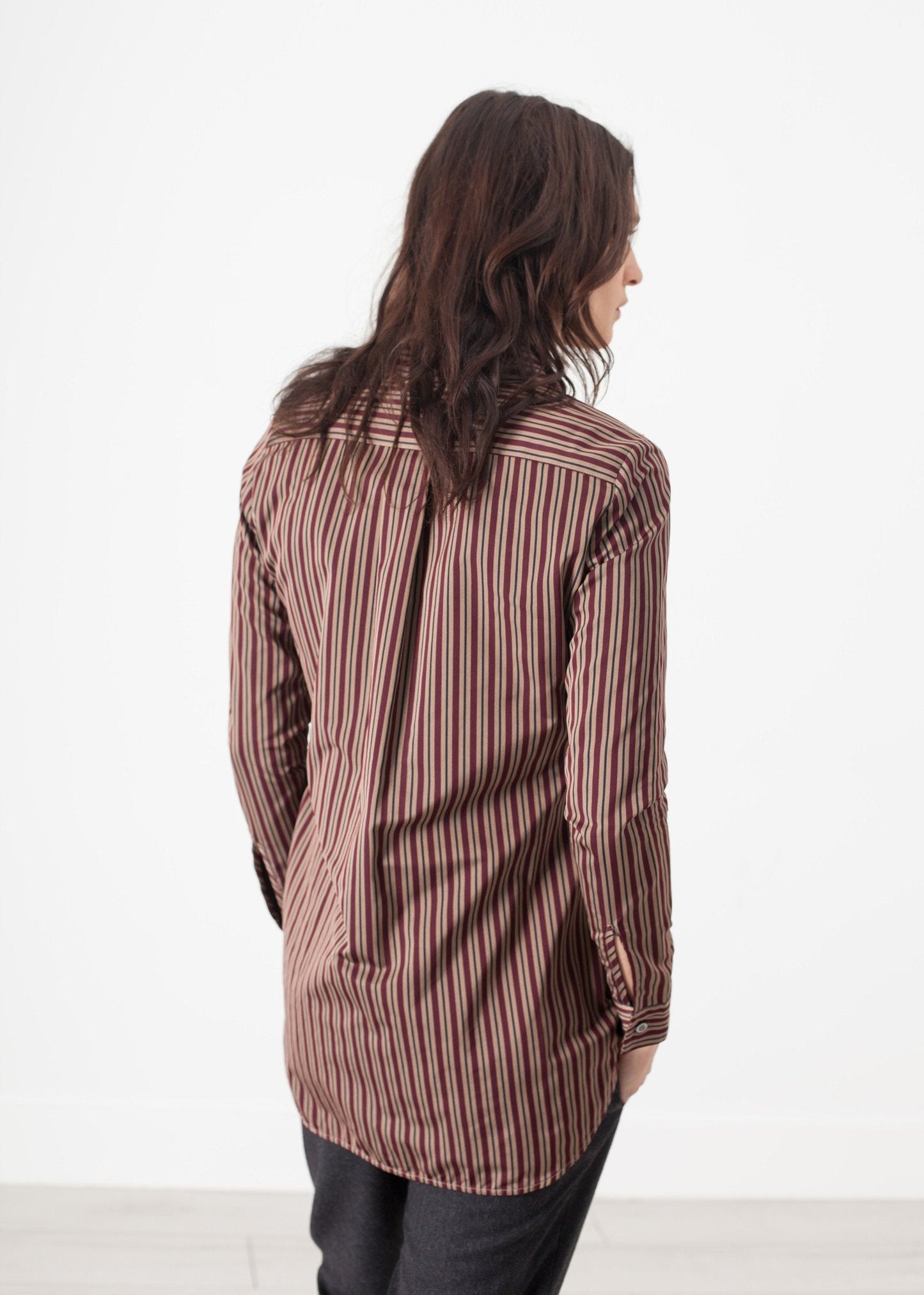 Glanz-Button-Up in Rot/Tan 