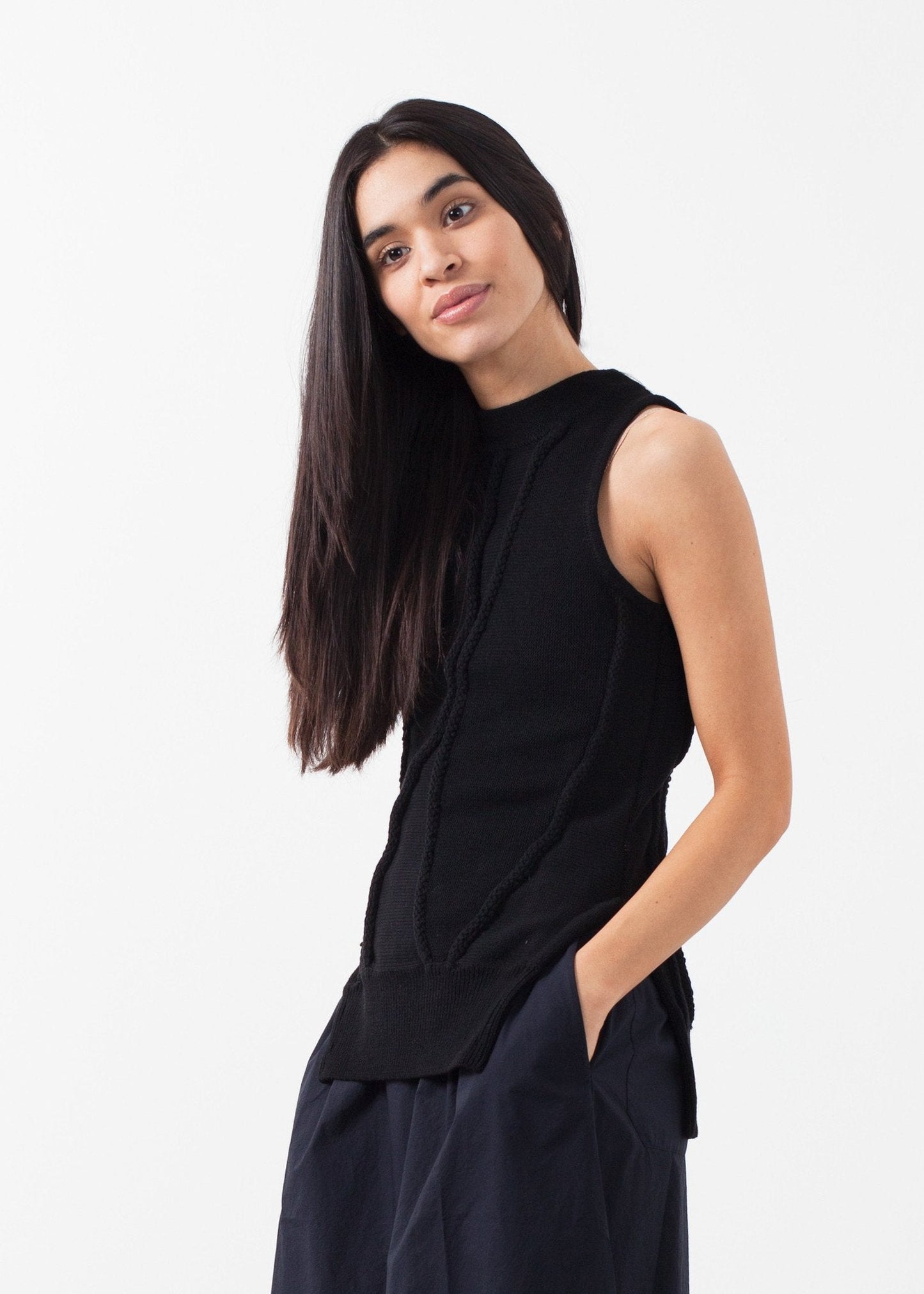 Camiseta sin mangas de punto con rayas curvas