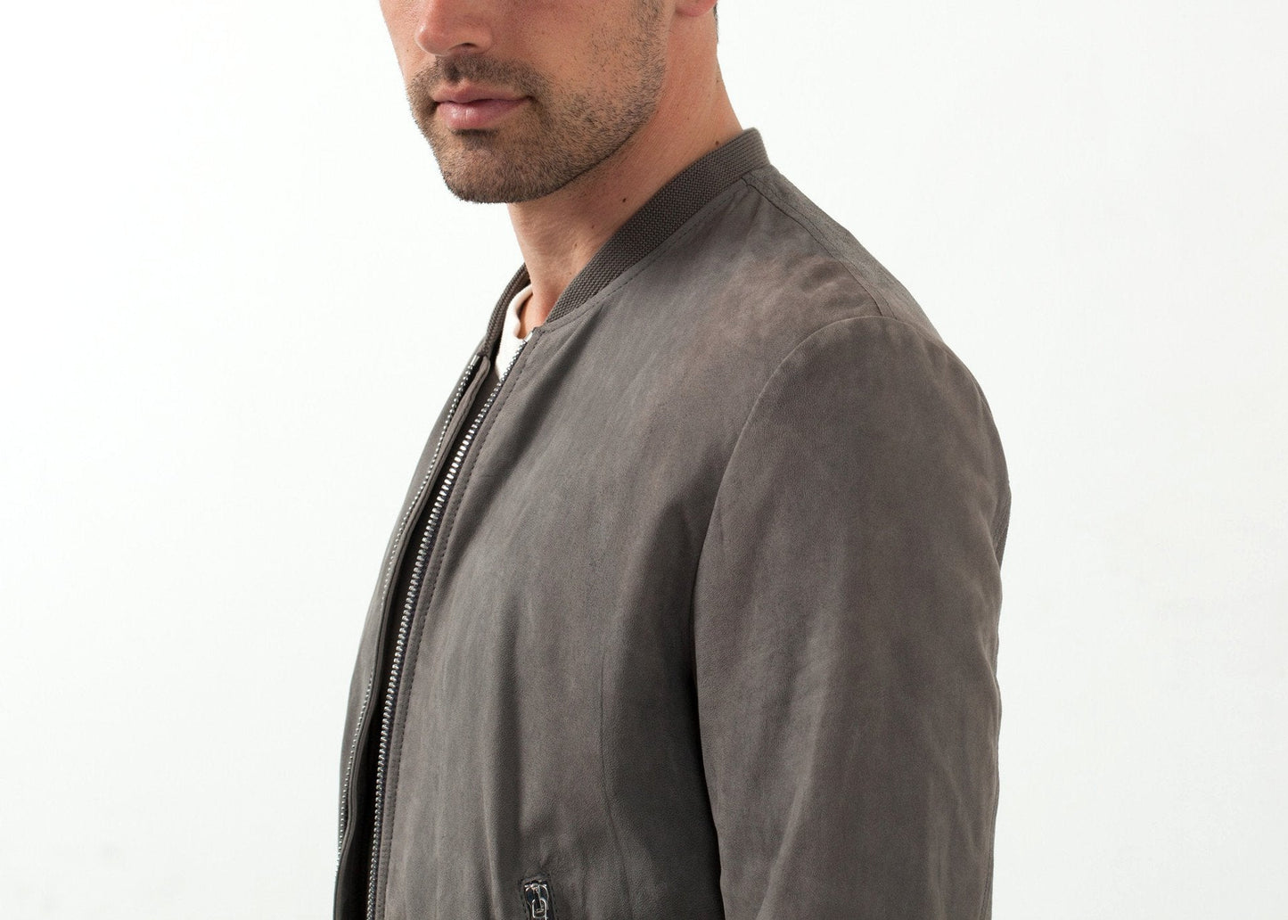 Bomberjacke aus Leder in Staub