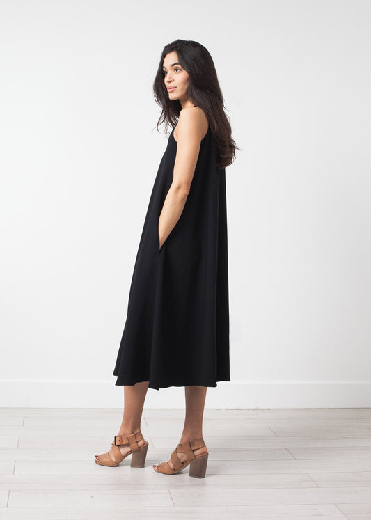 Ärmelloses fließendes Kleid
