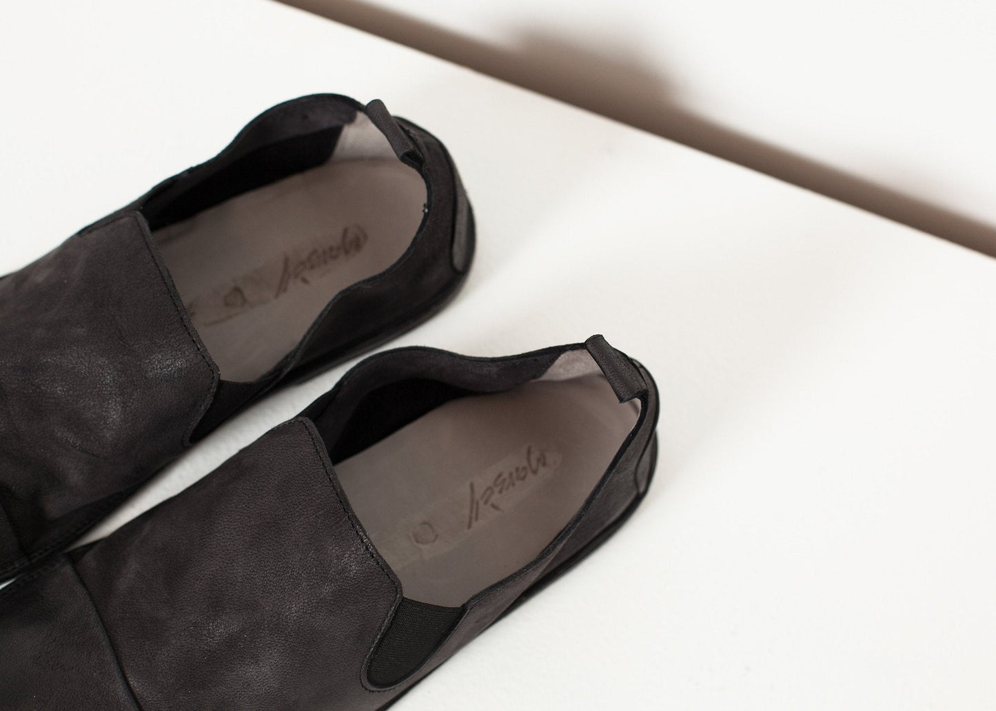 Niedriger Chelsea-Stiefel in Schwarz
