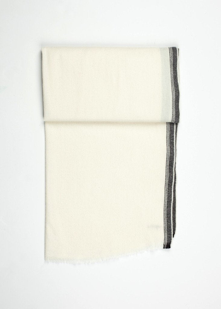 Eingefasster Wollschal in Off White